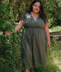 The Dawn Dress Extended | Night Strawberry -Ivona Sale Store 3 4d88e22f 14a7 467e ae60 44a156f4d82b