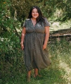 The Dawn Dress Extended | Night Strawberry -Ivona Sale Store 4 a9bcdb44 bf27 455e 83c6 830ebc819d59