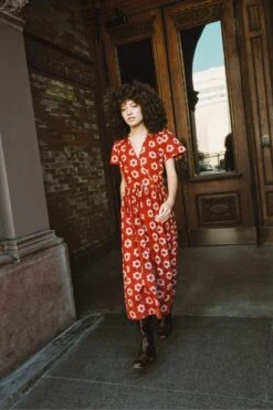 The Dawn Dress Petites | Crimson Daisy -Ivona Sale Store Dawn3 21dc614c f47b 4817 93ff 6946839bc87a