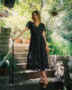 The Dawn Dress Petites | Noir Dancing Chamomile