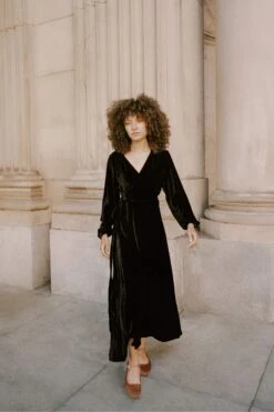 The Elsa Dress | Noir Velvet -Ivona Sale Store Elsa2 b4de91ec 8467 4519 a0cf 84b3c41b3122