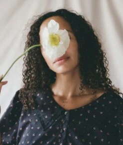 The Eva Top | Noir Camellia -Ivona Sale Store Eva1 135df713 72d7 4d11 b72d 65ceff948f31