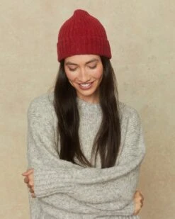 The James Beanie | Crimson