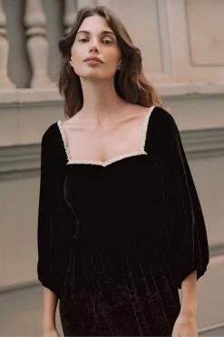 The Peyton Dress | Noir Velvet -Ivona Sale Store Peyton1 d86b8438 7219 48db 9459 4defbb175852