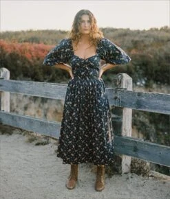 The Peyton Dress | Mums Ditsy Black 13 The Peyton Dress | Mums Ditsy Black -Ivona Sale Store Peyton 33eed526 1d65 4e28 925e 335233722527